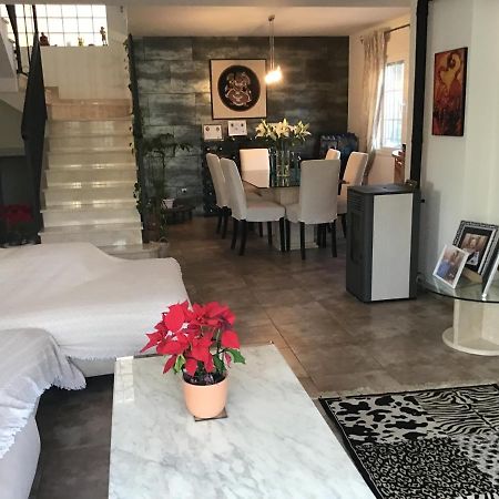 Double Room With Shared Bathroom And Shared Communal Areas R4 알파스델피 외부 사진