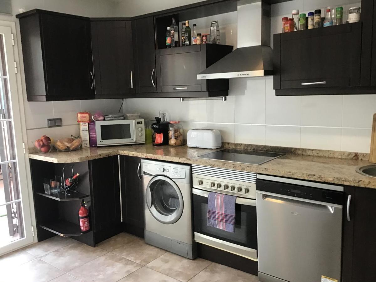 Double Room With Shared Bathroom And Shared Communal Areas R4 알파스델피 외부 사진