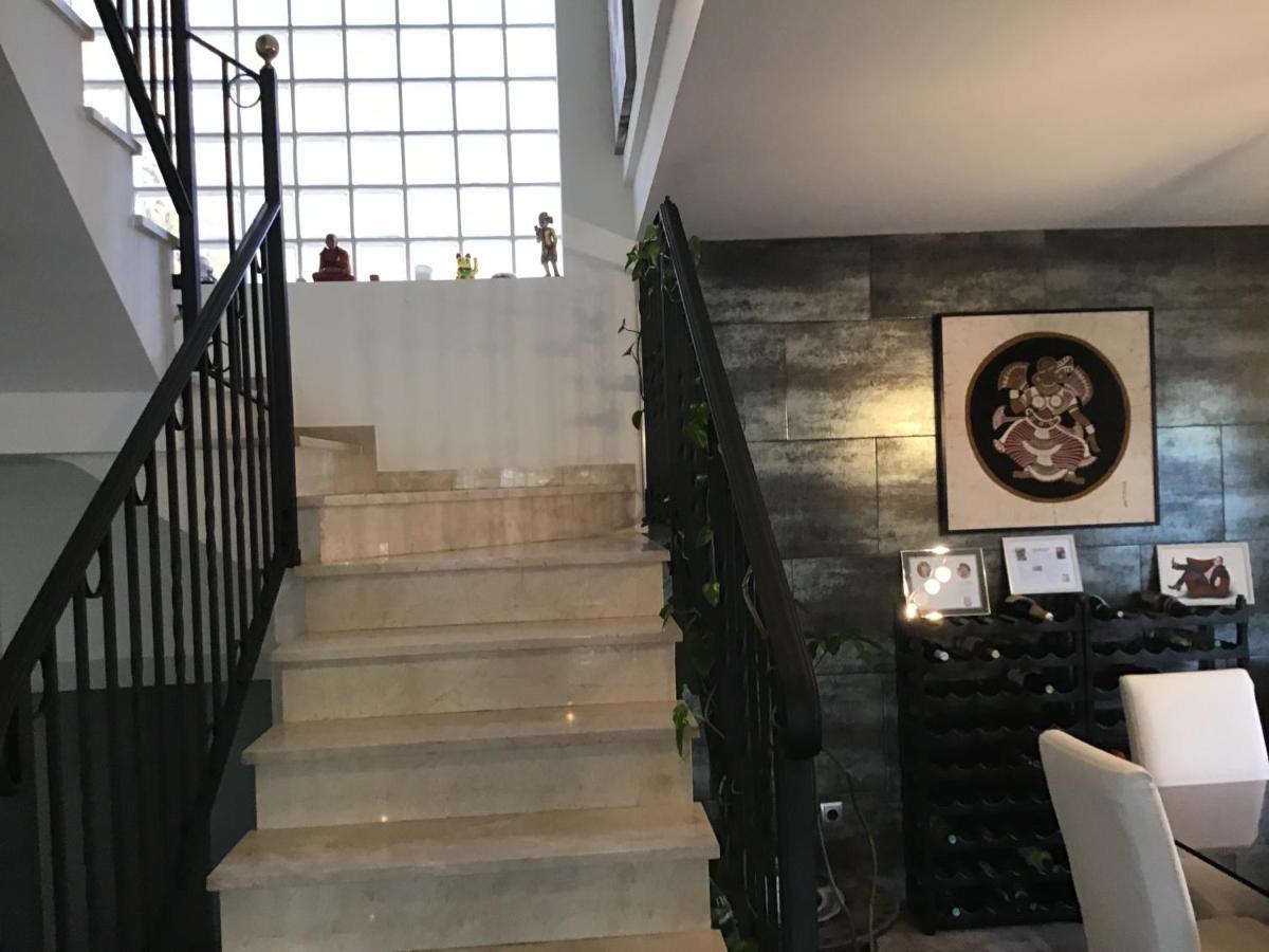 Double Room With Shared Bathroom And Shared Communal Areas R4 알파스델피 외부 사진