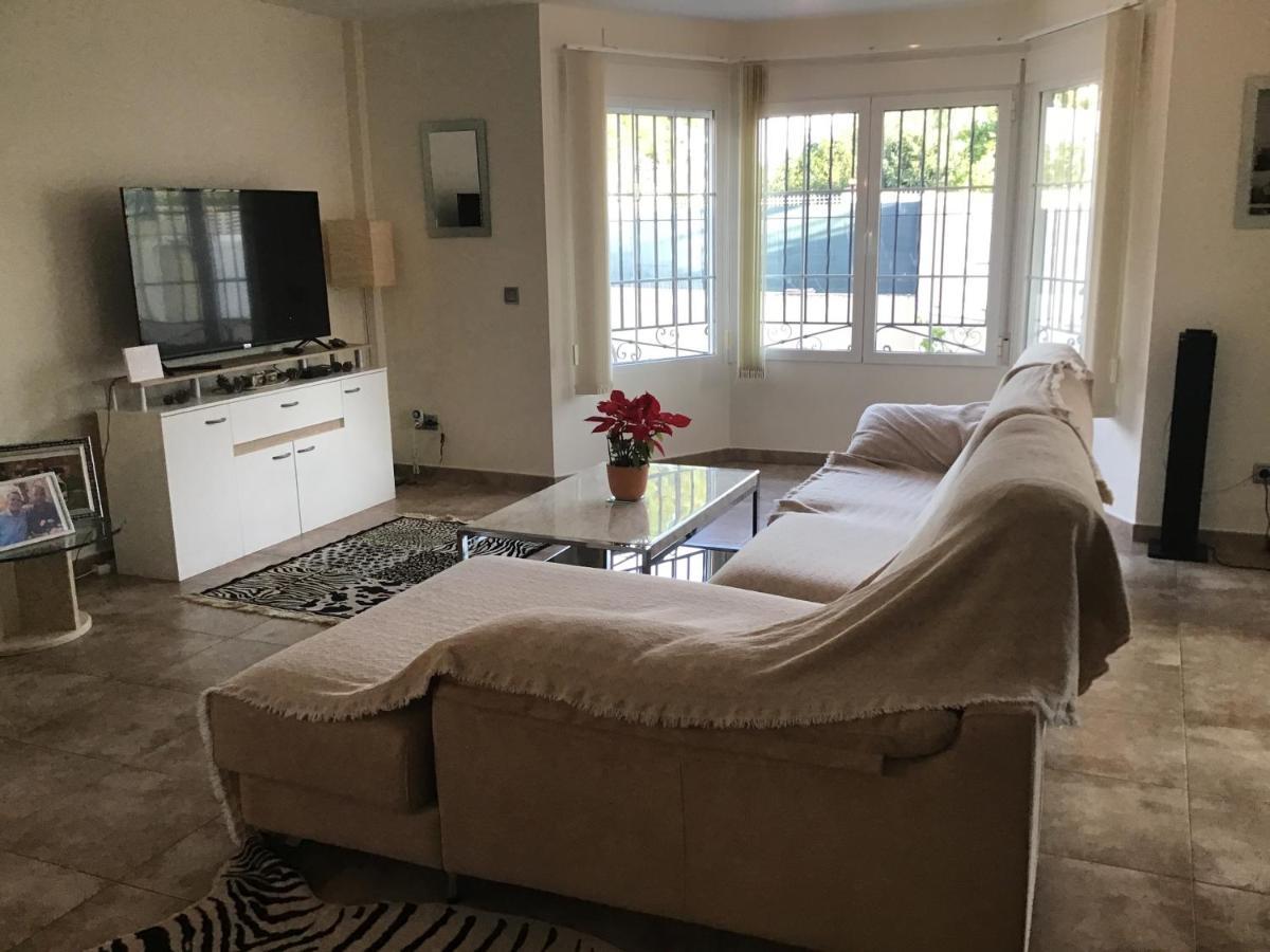 Double Room With Shared Bathroom And Shared Communal Areas R4 알파스델피 외부 사진
